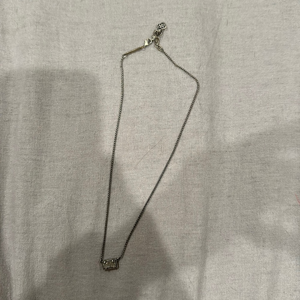 Kendra Scott necklace